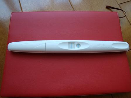 妊娠検査薬陽性写真